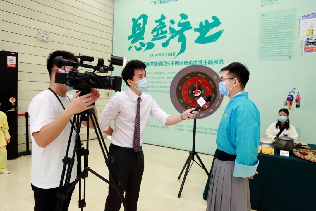 非遗日悬壶济世论抗疫，，，，，，小柴胡直播首秀放色泽！