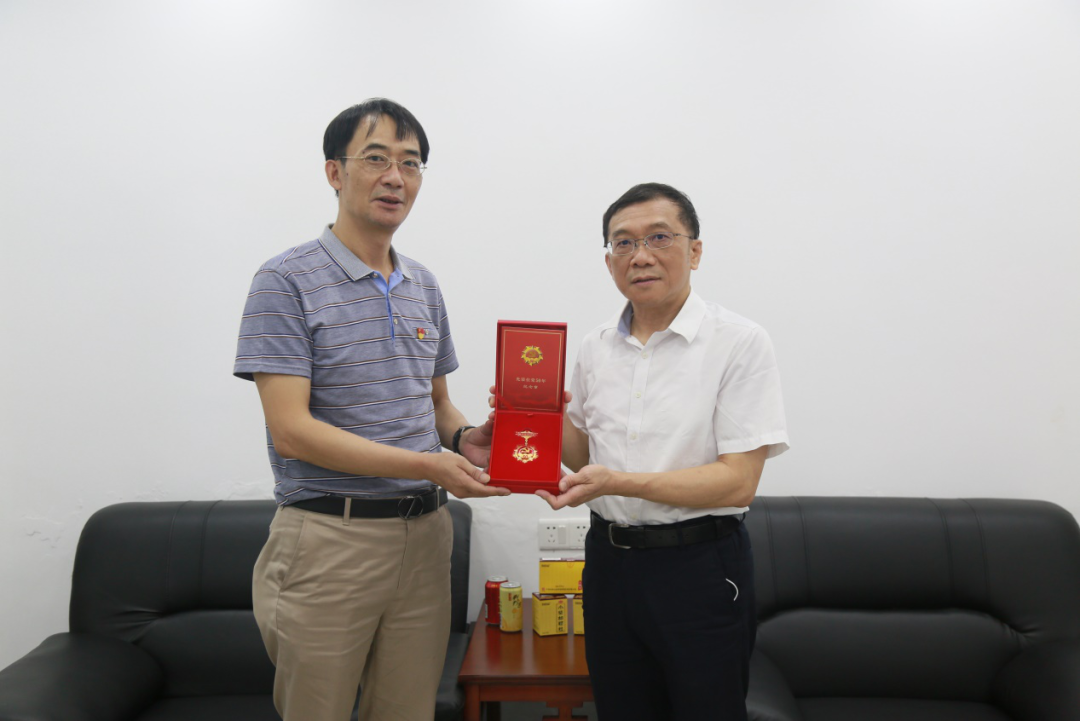 共忆党史话初心，，，矢志不渝跟党走 ——白云山腾博会官网公司“七一”前夕慰问离休干部刘玉珍同志
