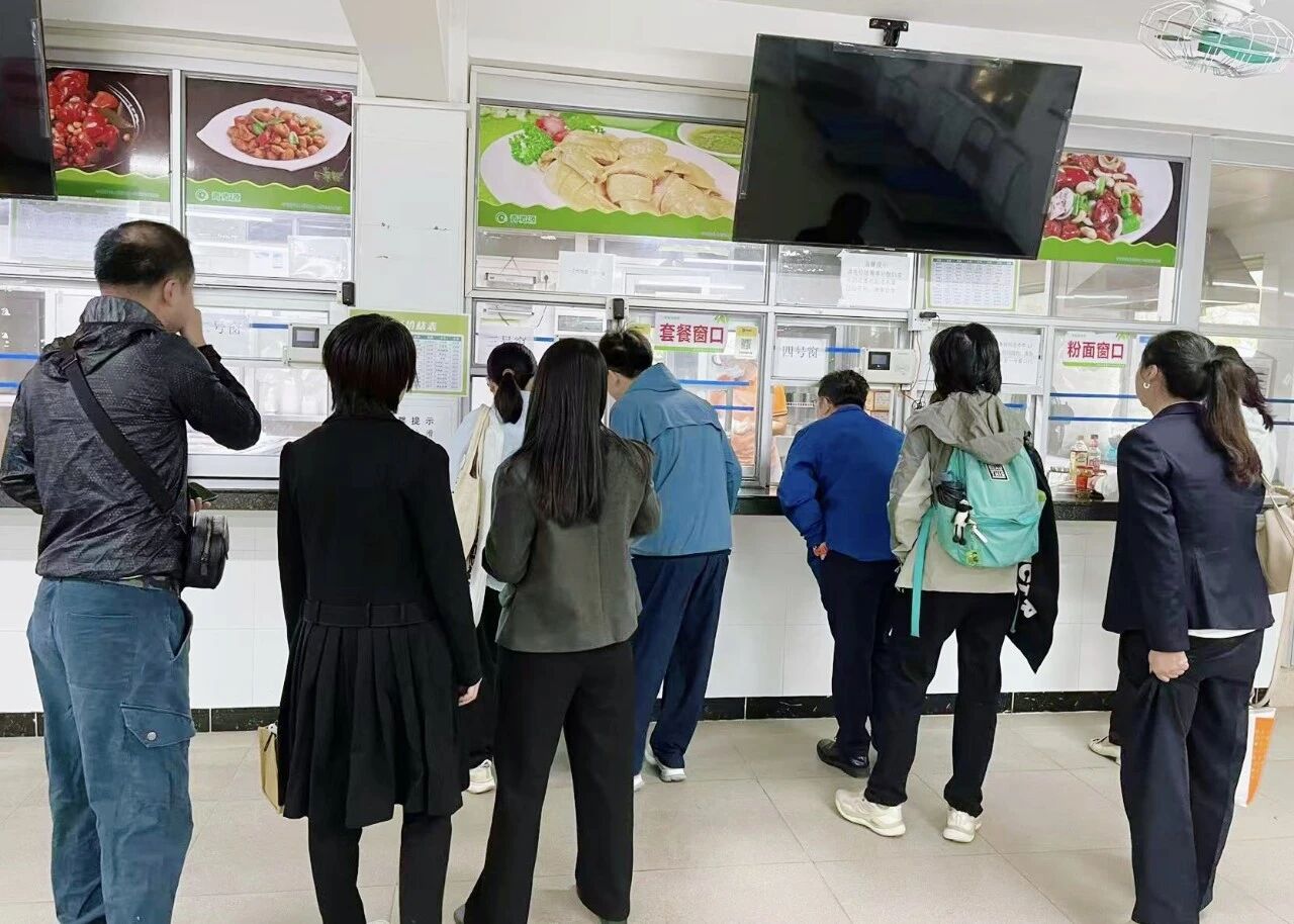 专心办“食”事，，，，“膳”新护康健——白云山腾博会官网制药早餐服务暖心上线